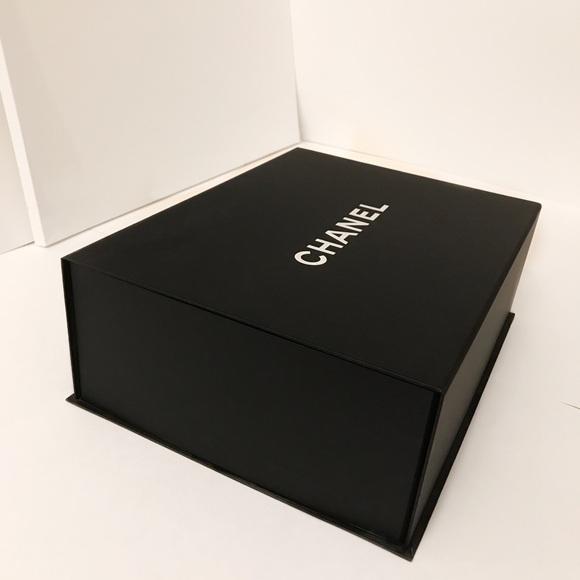 Chanel Bag - Picture 2 of 8